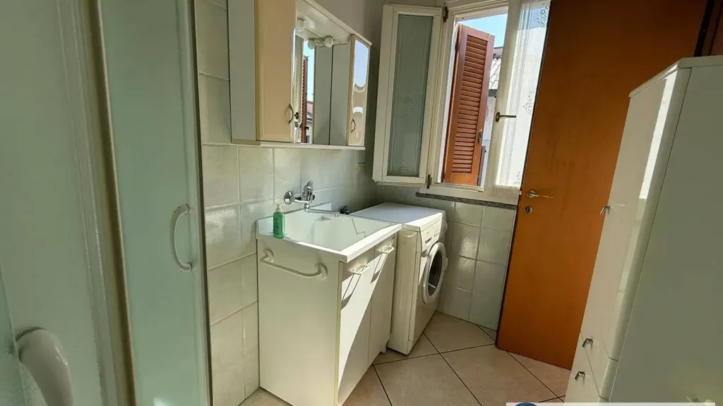 Vannitoad - Rear-Facing Trilocale with Balcony in Seveso
