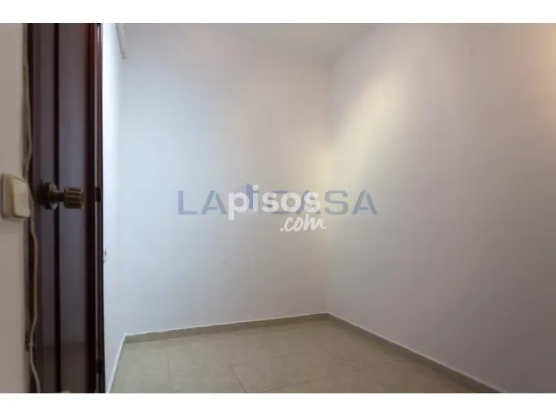 Toad - Flat with Balcony in Camp del Arpa, Barcelona