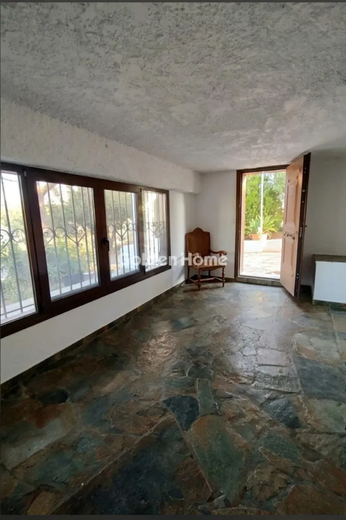 Terrace - Ground Floor Apartment with Garden in Anavyssos Centre
