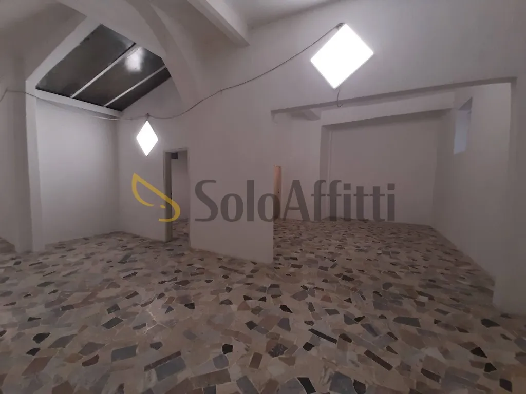 Garage - Commercial Space with Street Frontage in Florence