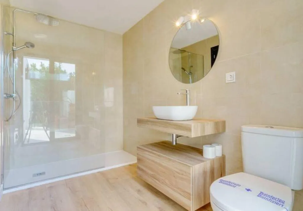 Salles de bain - Seaside Villa with Private Beach in Estepona