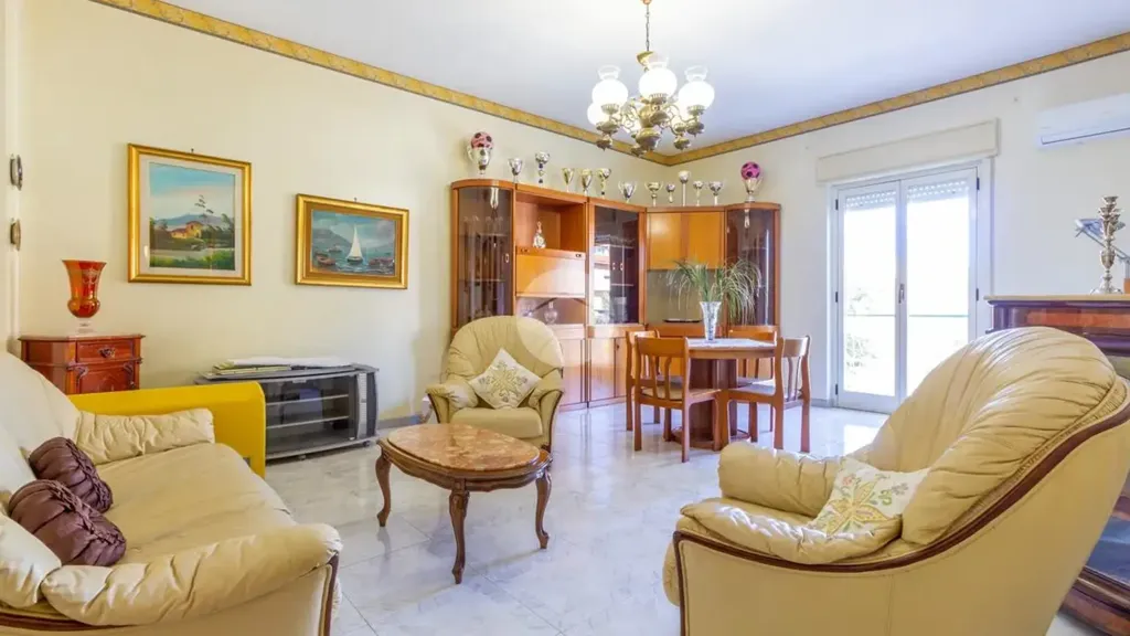 Séjour - First-Floor Flat with Balcony in Villabate