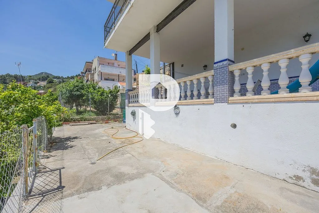 Terrace - Chalet with Pool and Terrace in Corbera de Llobregat