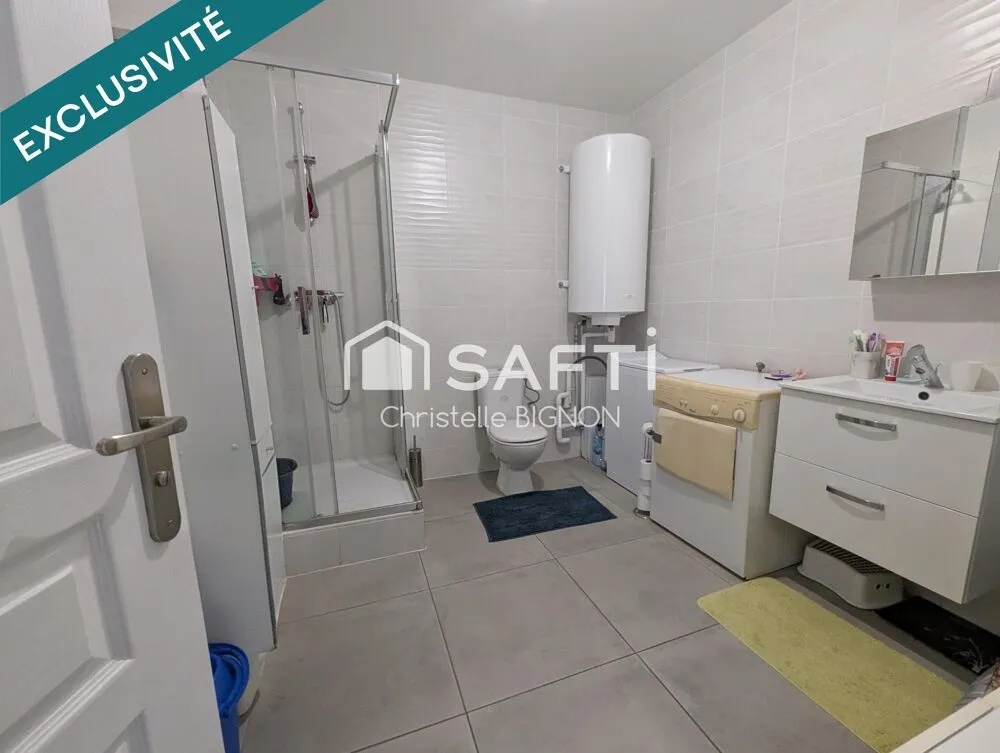 Vannitoad - Refurbished 3-Bed Flat with Parking in Creil