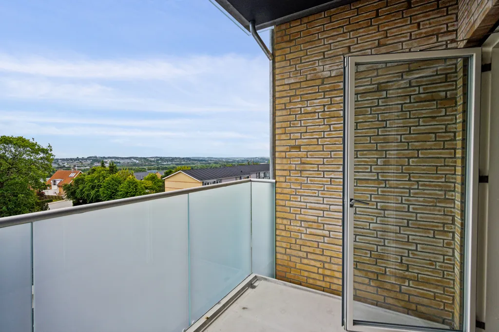 Balcon - 3-Bed Flat with City View in Aalborg