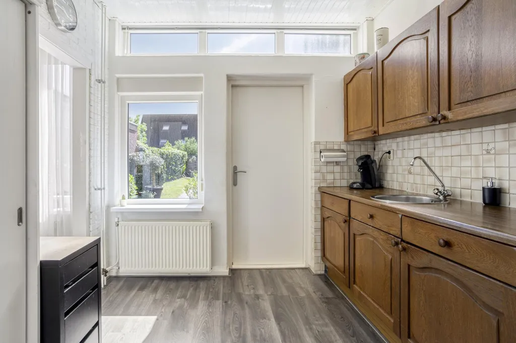 Cuisine - Corner House with Solar Panels in Oude Pekela