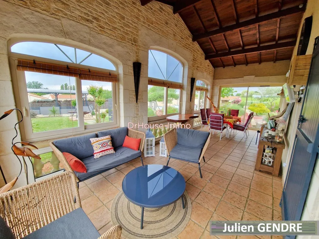 Terrasse - Maison avec Piscine et Garage à Melle