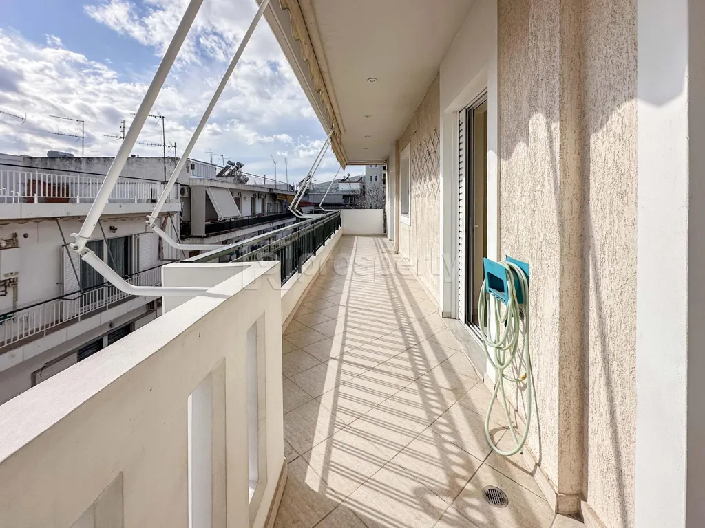 Rõdu - Spacious Apartment with Large Balcony in Ilion