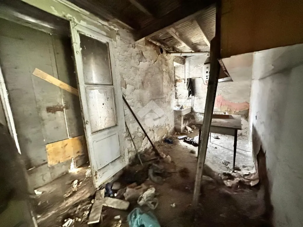 Pièces - Rustic Property with Potential in Ciserano