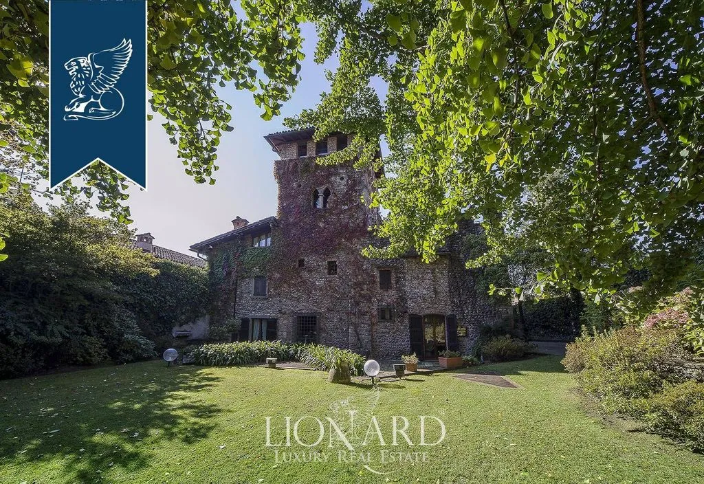 Jardin - Historic Castle with Turret in Gorle
