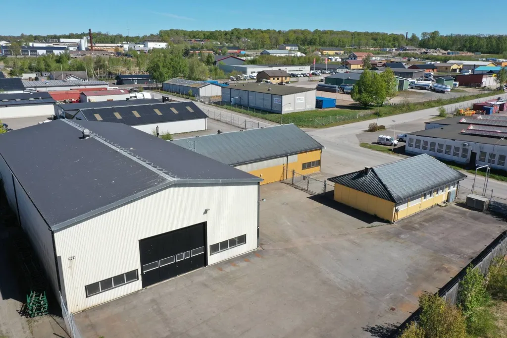 Õhuvaade - Industrial Property with Large Hall in Central Hörby