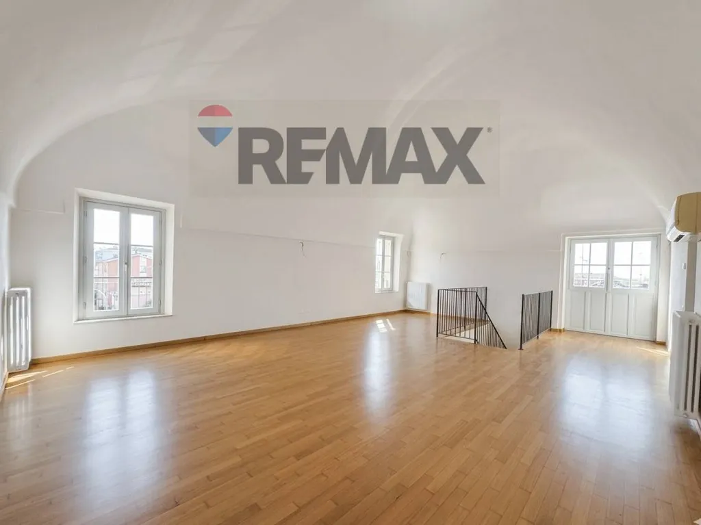 Elutuba - Rustic Duplex with Box in Novellara