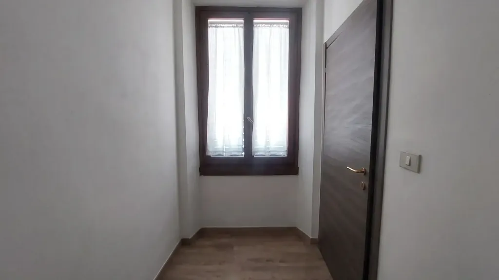 Esik - Rustic 5-Bedroom Apartment in Florence