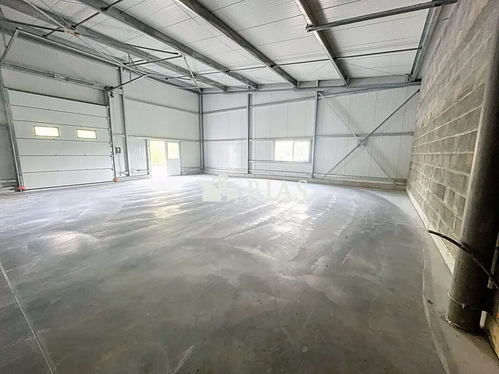 Garage - Cellules de Stockage Neuf sur ZA à Isneauville
