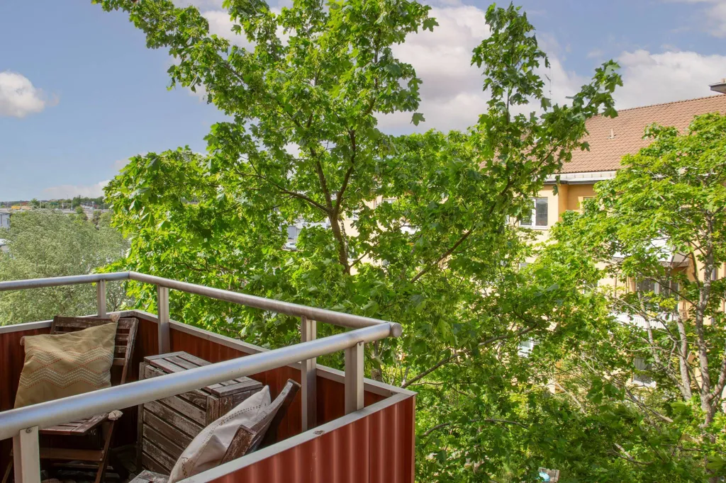 Rõdu - Spacious Two-Bedroom Flat with Balcony in High Location