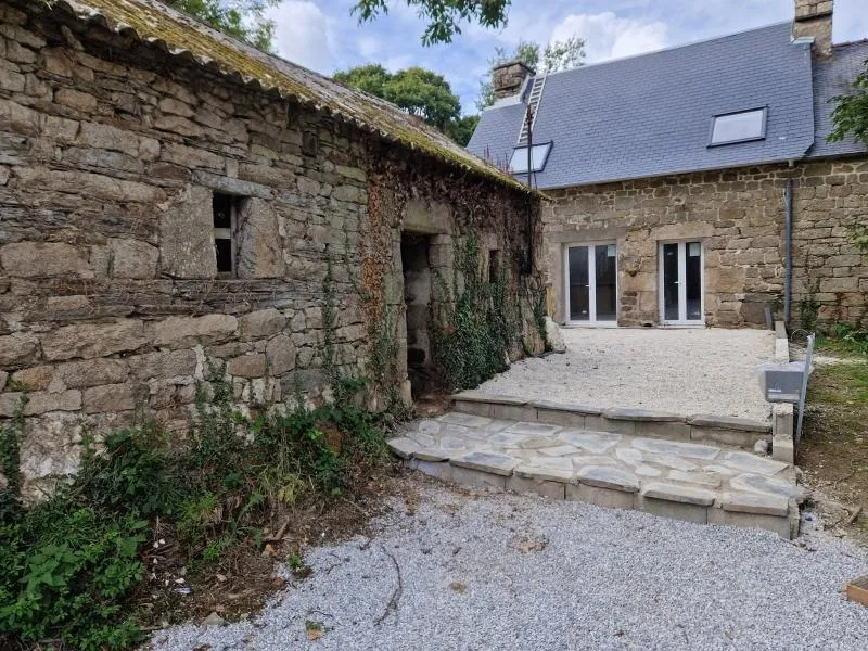 Garden - Rustic Stone House with Garden in Countryside
