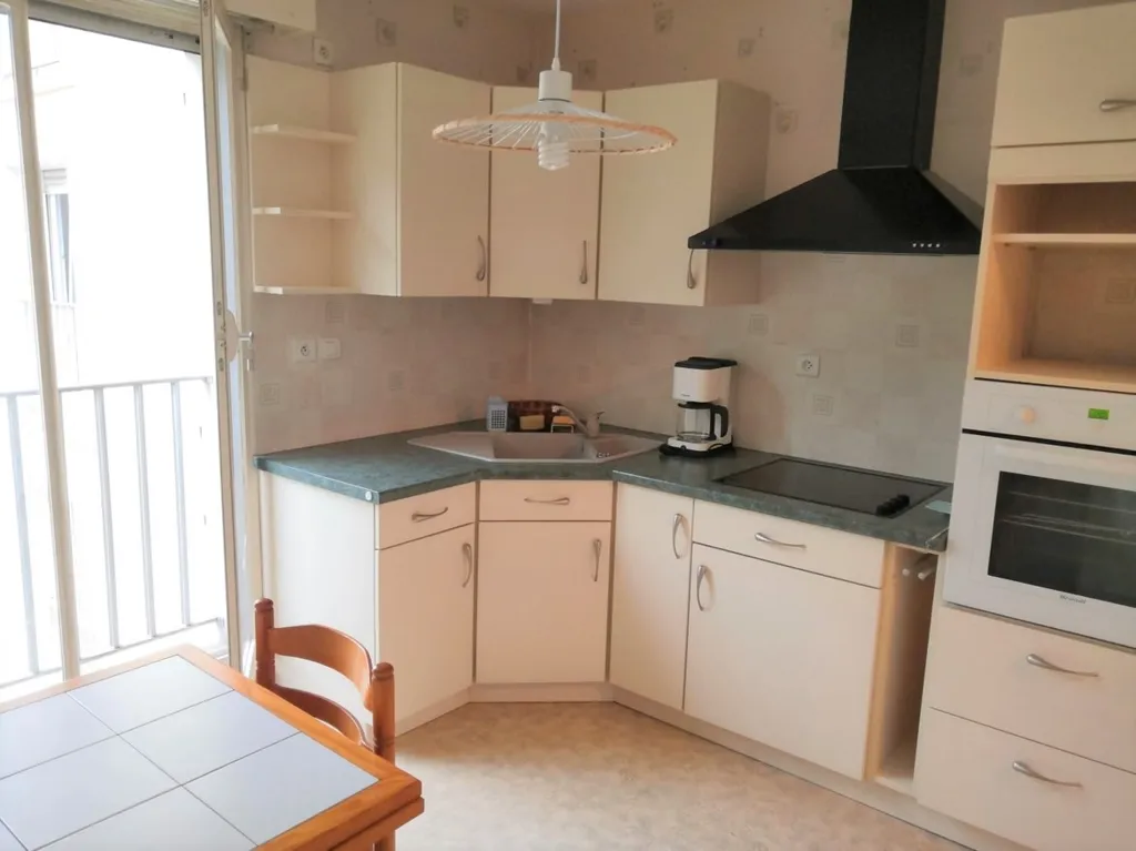 Cuisine - Appartement T3 Meublé avec Balcon et Ascenseur
