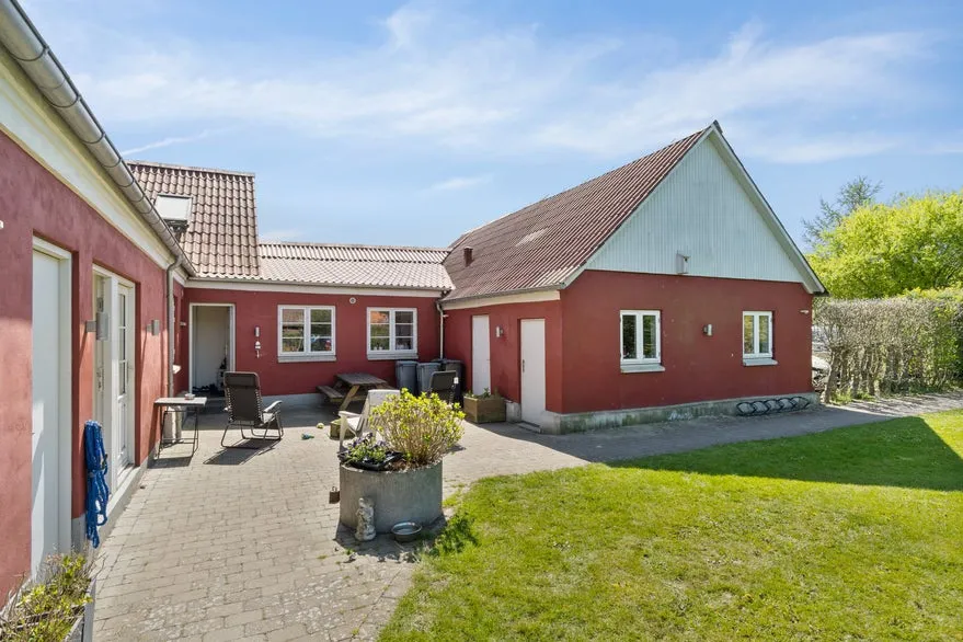 Aed - Renovated Apartment Complex in Herslev