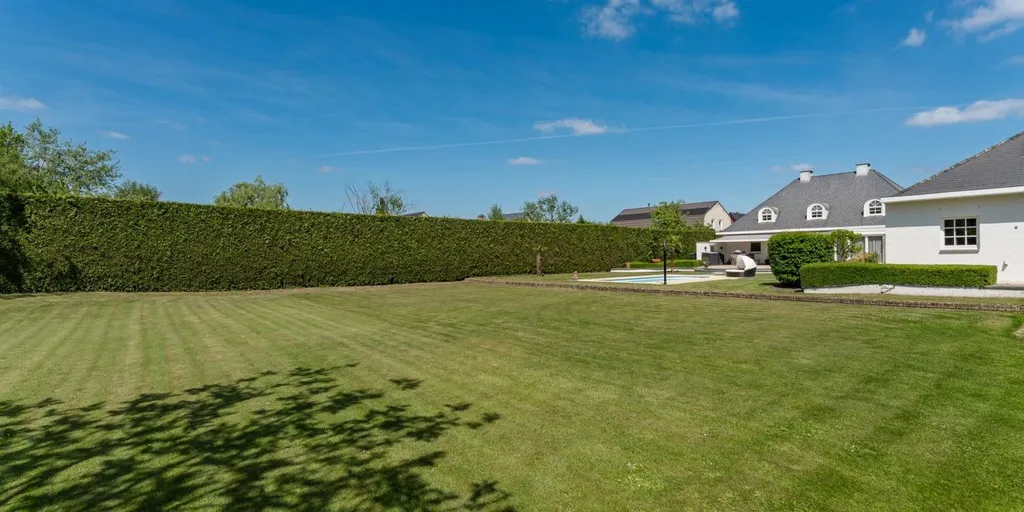 Aed - American-Style Villa with Pool in Overpelt