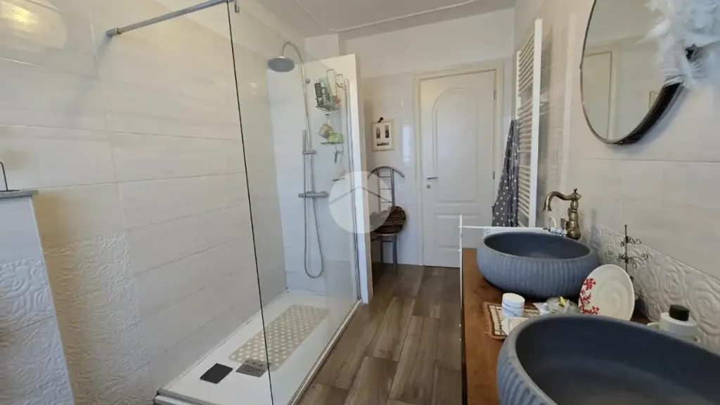 Salles de bain - Rustic Villa with Private Garden in San Benigno Canavese