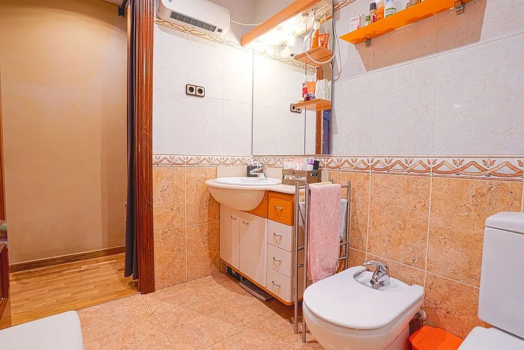 Salles de bain - Patio House with Terrace in Santa Coloma de Gramenet
