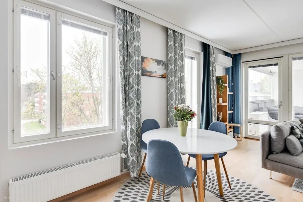 Salle à manger - Top-Floor Flat with Glazed Terrace in Malminkartano