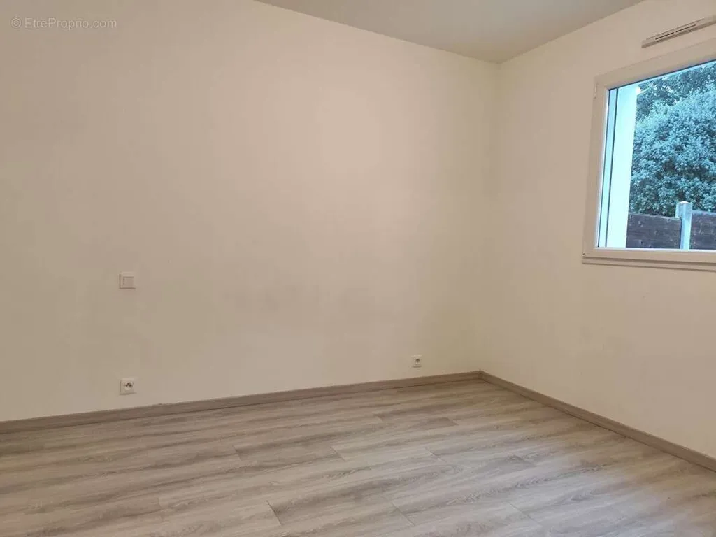 Pièces - Maison Récemment Construite avec Jardin à Batz-sur-Mer