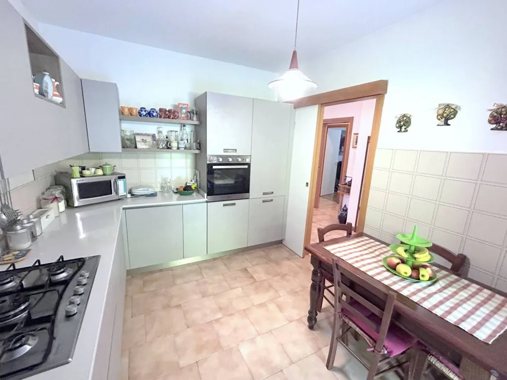 Cuisine - Spacious Apartment with Garden in Lecco
