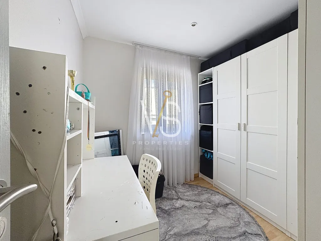 Pièces - Maison 5 Chambres avec Entrepôt à Anderlecht
