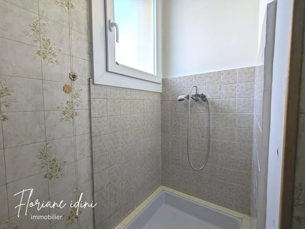 Bathrooms - T3 Flat with Balcony in 92,000 EUR Zone