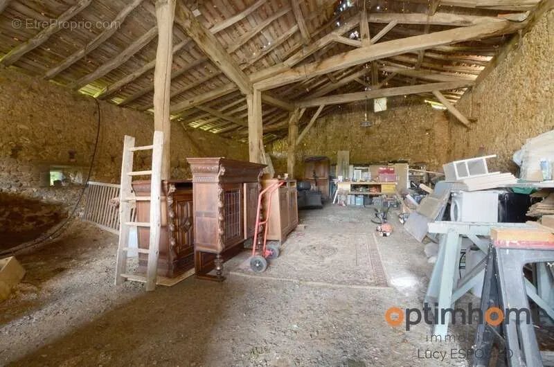 Pièces - Ferme Rénovée avec Grand Jardin à Cherves-Châtelars