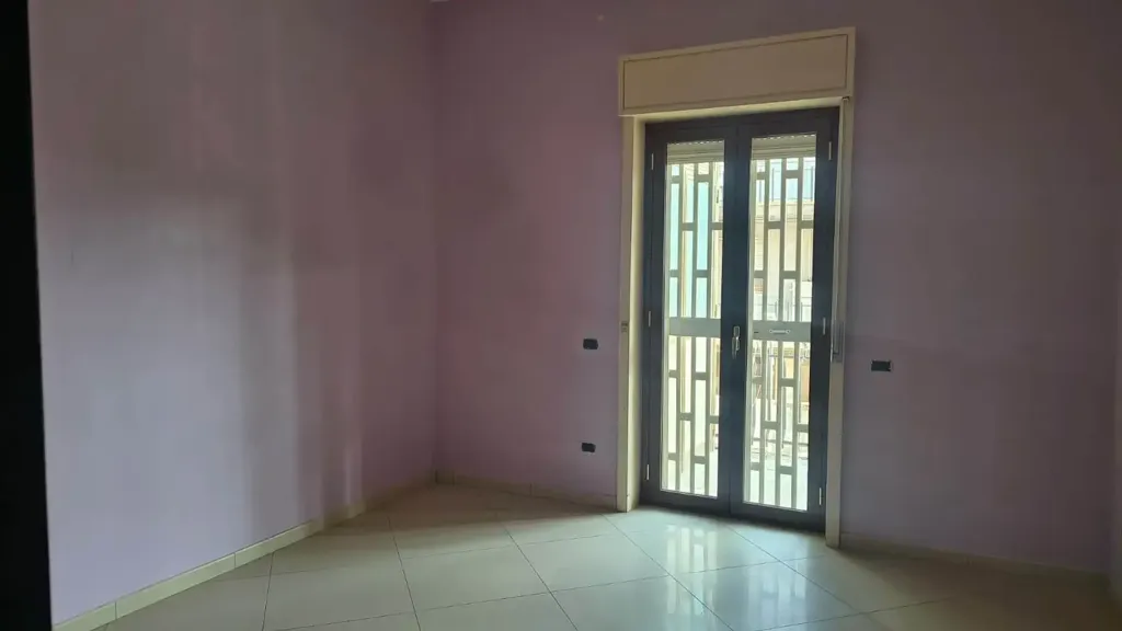 Stanze - Appartamento con terrazzo e posto auto a Misterbianco