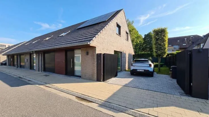 Välivaade - Recently Built House with Solar Panels in Avelgem