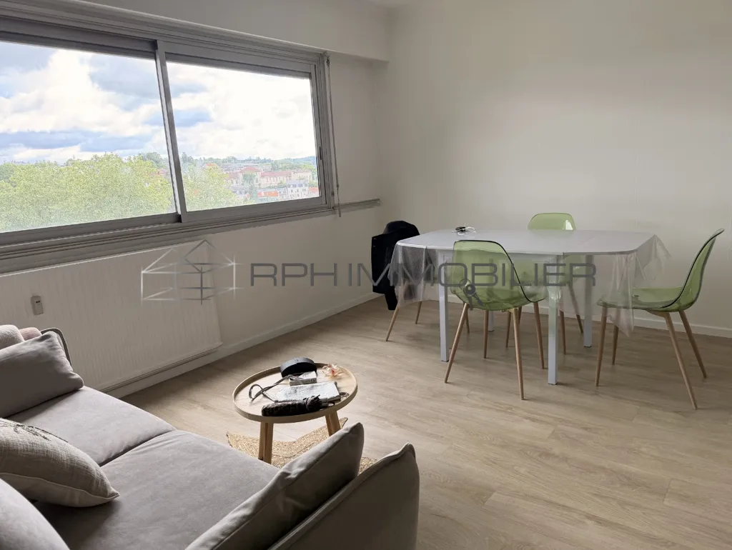 Soggiorno - Bright Apartment with Parking in Secure Residence, Limoges