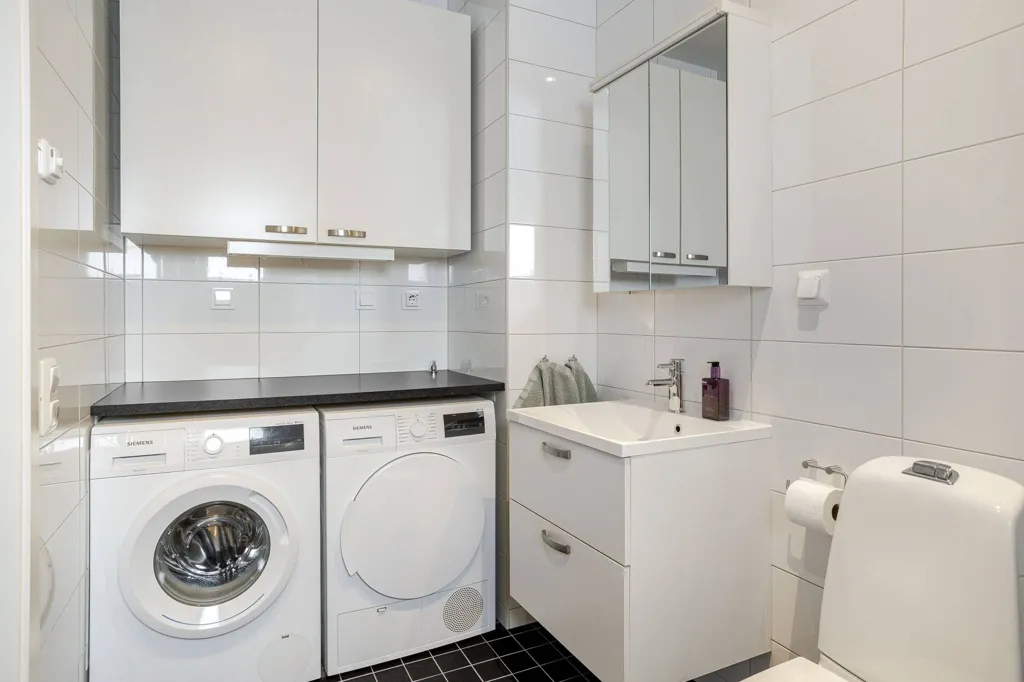 Bathrooms - Two-Bedroom Flat with Balcony in Gårdshusen
