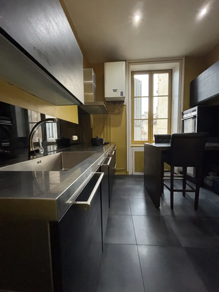 Cuisine - Appartement T3 avec Cachet dans Immeuble Bourgeois à Vienne