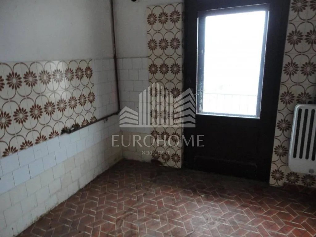 Pièces - Three-Bedroom Flat with Central Heating in Donji Grad, Zagreb