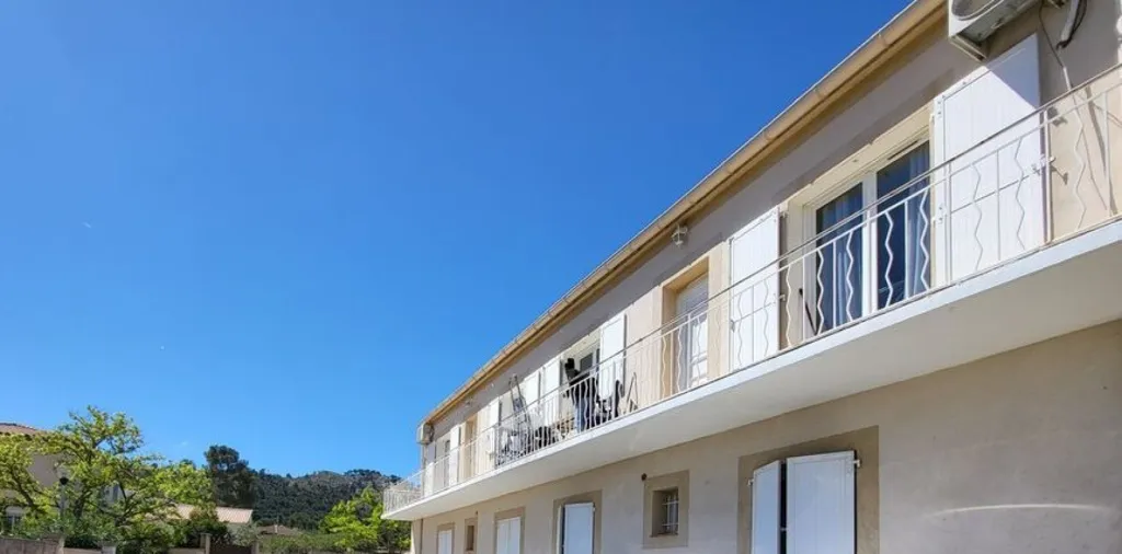 Välivaade - 3-Bed Apartment with Balcony in Châteauneuf-les-Martigues