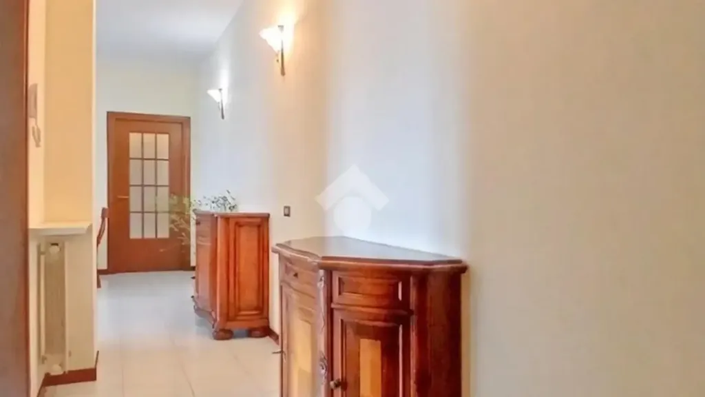 Entrée - Triplex with Balconies in Cassano D'Adda