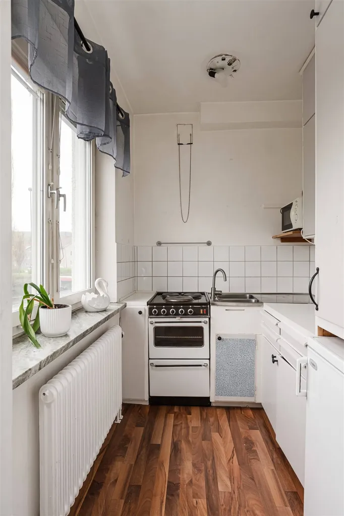 Cuisine - Apartment with Garden Access in Central Location