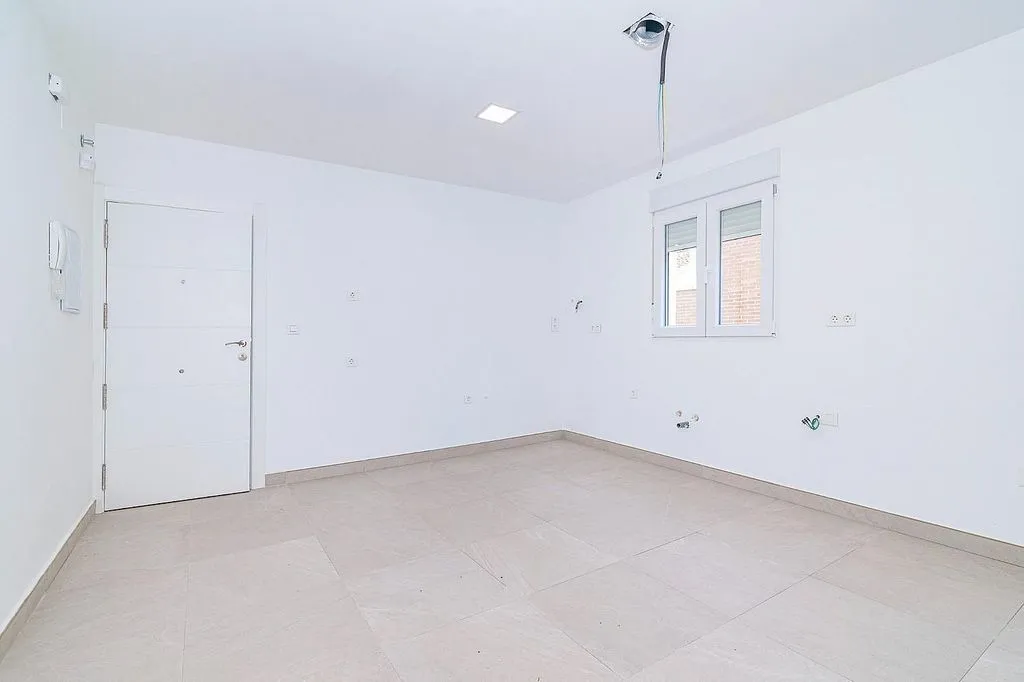 Pièces - Modern Flat with South-Facing Views in Atarfe Centre