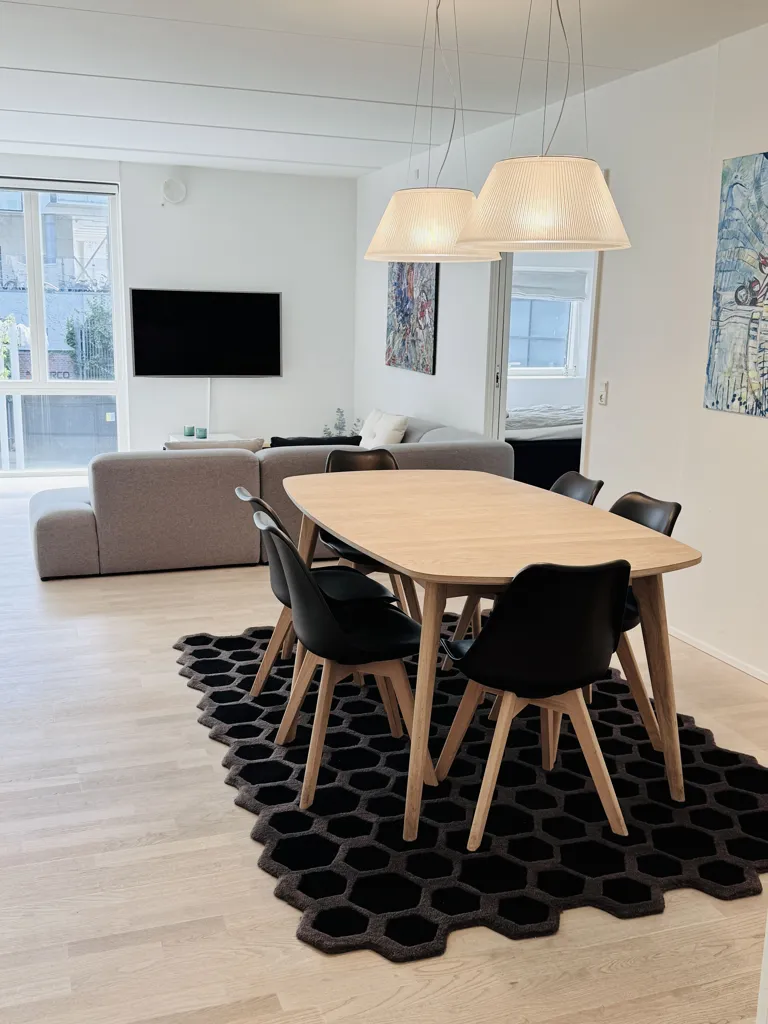 Söögituba - Central Apartment with Balcony in City Centre