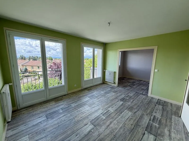 Stanze - 3-Bed Flat with Balcony in Feurs
