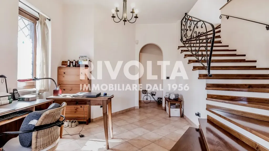 Pièces - Terraced Villa with Panoramic Terrace in Guidonia Montecelio