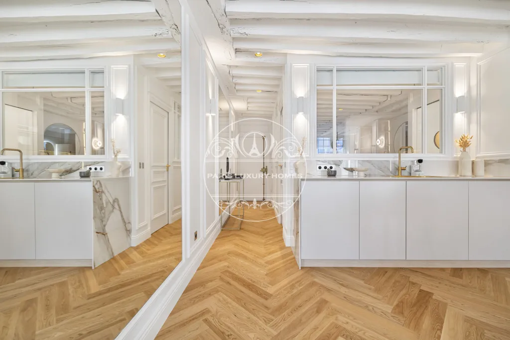 Bathrooms - Luxury Flat on Rue Saint-Honoré, Paris