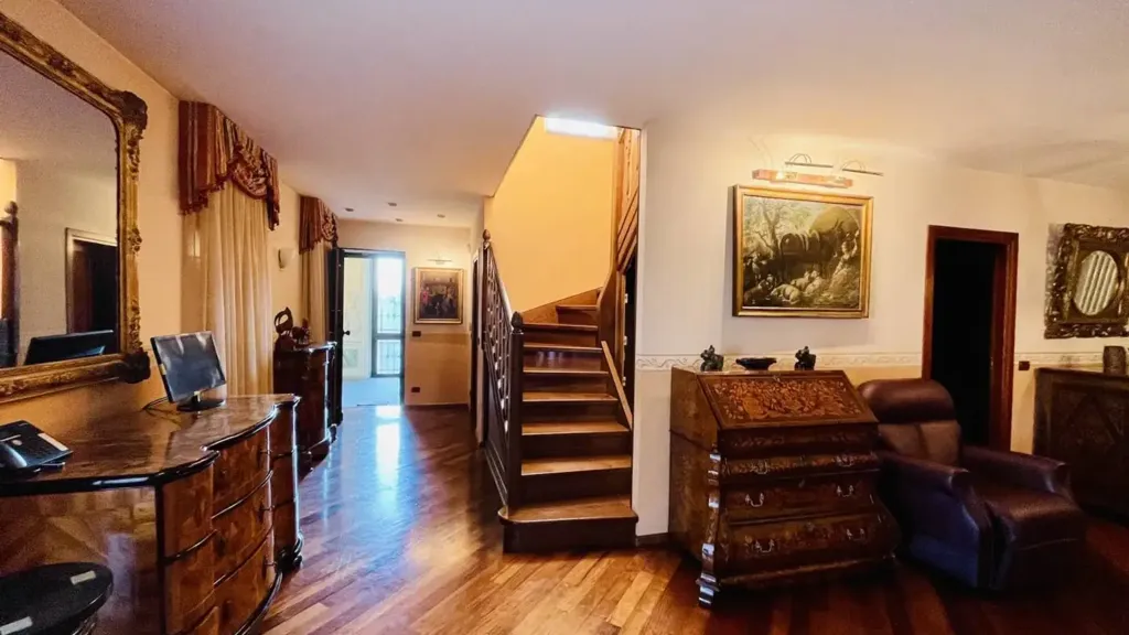 hallway_entrance