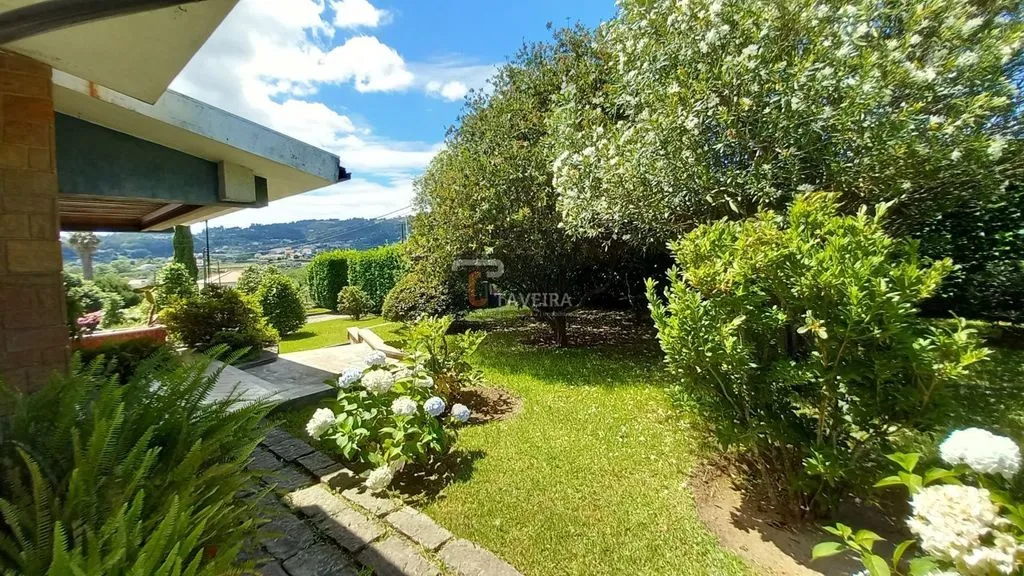 Aed - Modern Luxury House with Garden in Arcos de Valdevez