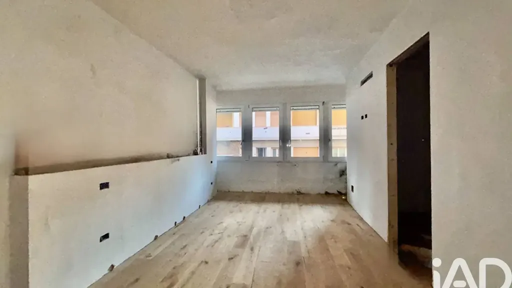 Pièces - Modern Triplex with Balcony in Florence