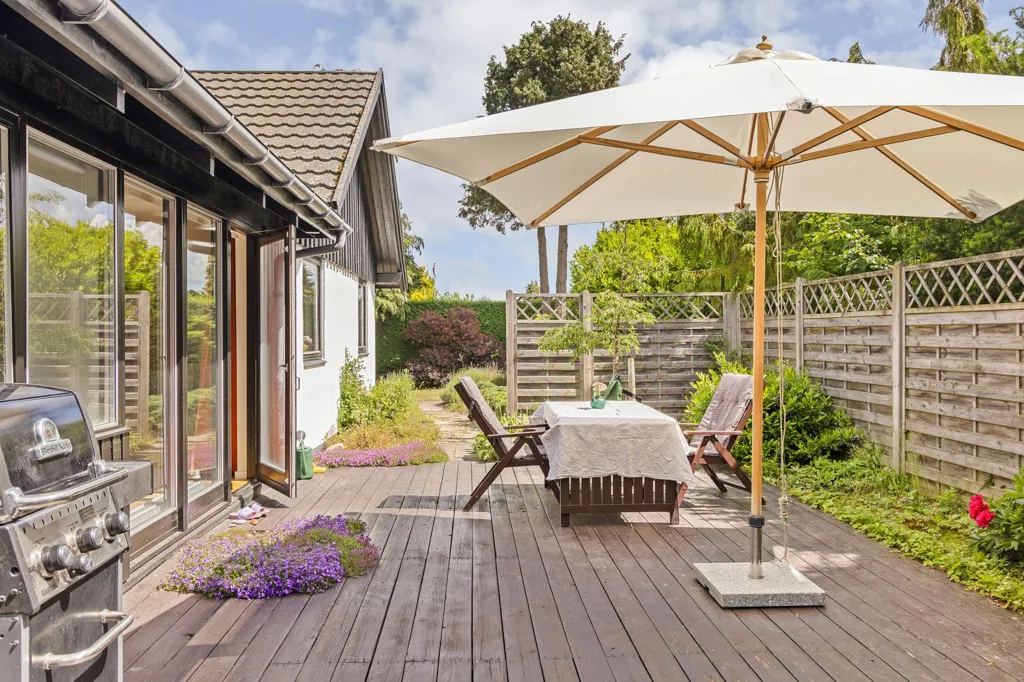 Terrass - Fenced Villa with Garden in Hillerød