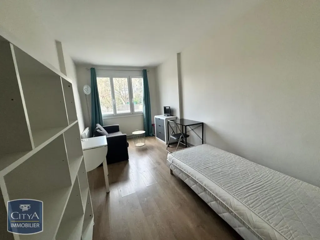 Chambres - Appartement Meublé avec Cuisine à Saint Pavin
